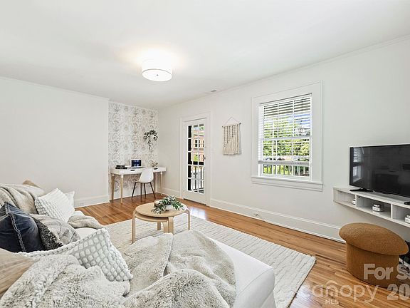 5th image of 118 N Laurel Ave