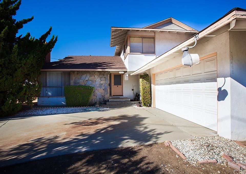 1st image of 15485 La Belle St