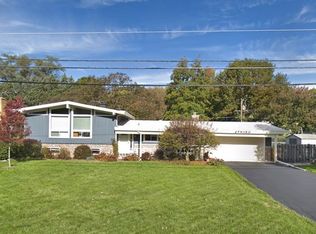 27W150 Jewell Rd, Winfield, IL 60190