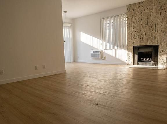 5th image of 11732 Darlington Ave APT 8