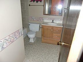 5th image of 126 Poplar St