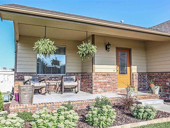 3rd image of 122 W Harmony Cir