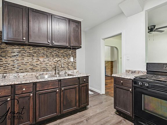 5th image of 326 Eason Ave