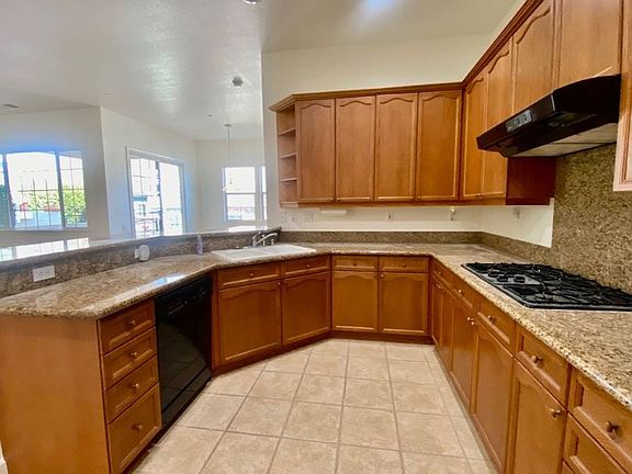 4th image of 3792 Park Dr