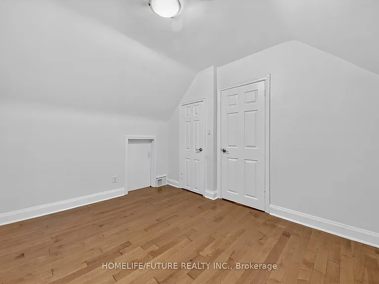 46 Stamford Sq N — Photo 20