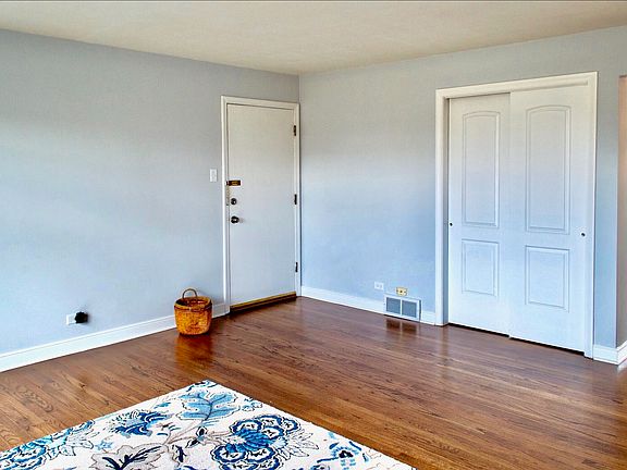 2nd image of 1341 Balmoral Ave APT 1S