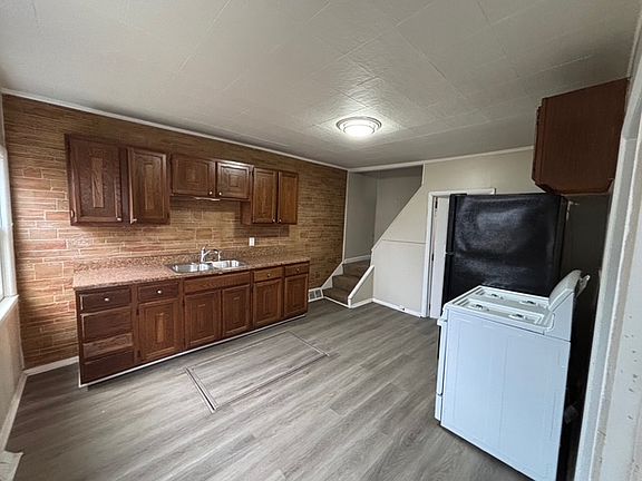 2nd image of 7123 Deveny Ave