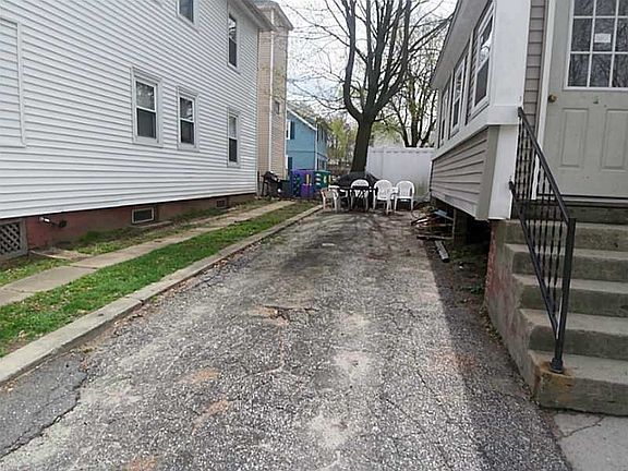 3rd image of 40 East St