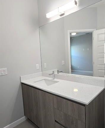 4th image of 906 N Abbey Ave #1