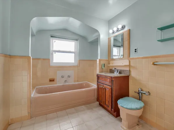 67-56 Exeter Street image 11 of 25