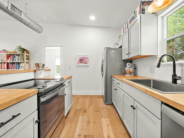 602 Persimmon St — Photo 9