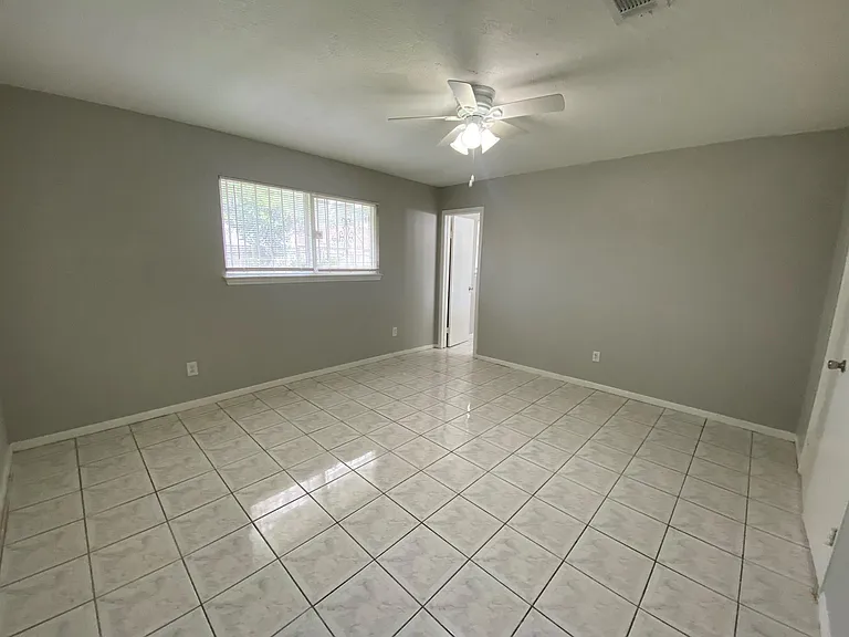 12730 Labelle Ln — Photo 6