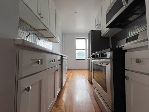 815 East 14th Street 4L image 1 of 5