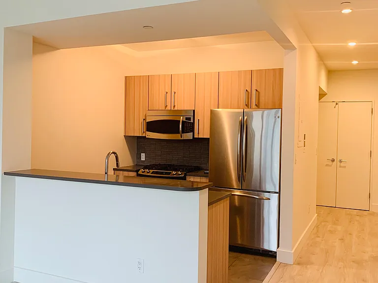 229 W 60th St #10P — Photo 10