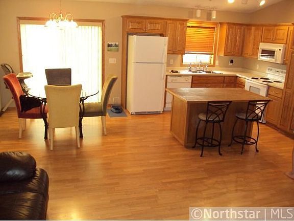3rd image of 1733 Peach Dr NE