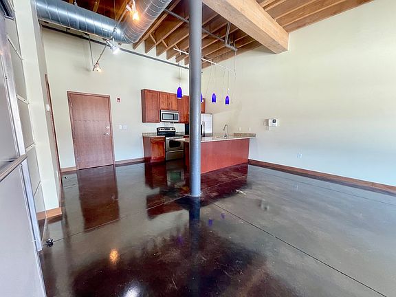 4th image of 309 E Market St Unit 208