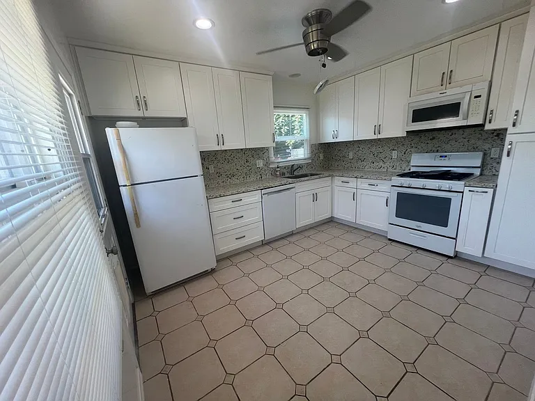 5016 Lorelei Ave — Photo 14