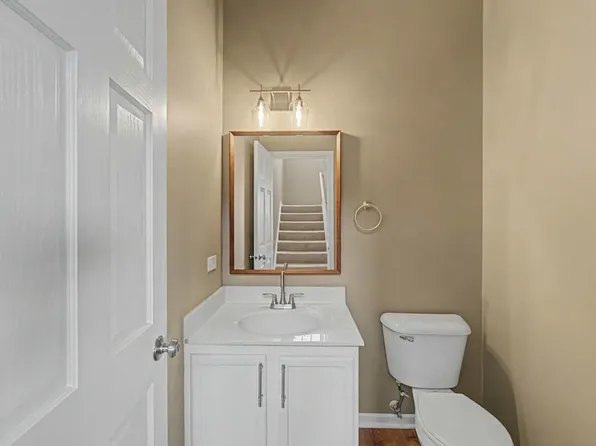 1475 W Sedgewood Ct, Round Lake, IL 60073