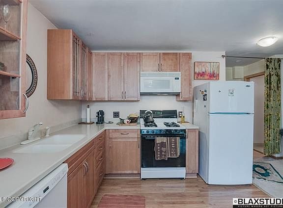 3rd image of 1587 Goldridge Dr