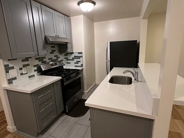 2020 Cedar St #3 — Photo 3