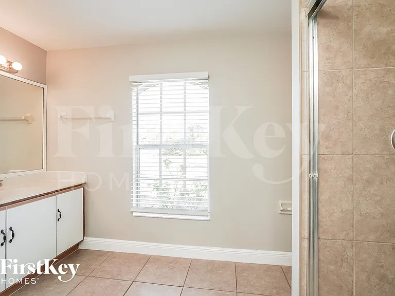 3319 40th St SW — Photo 9