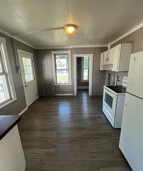 223 W Rowe St — Photo 5
