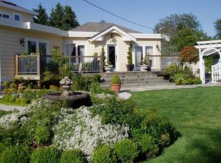 660 Calhoun Dr, Point Roberts, WA 98281