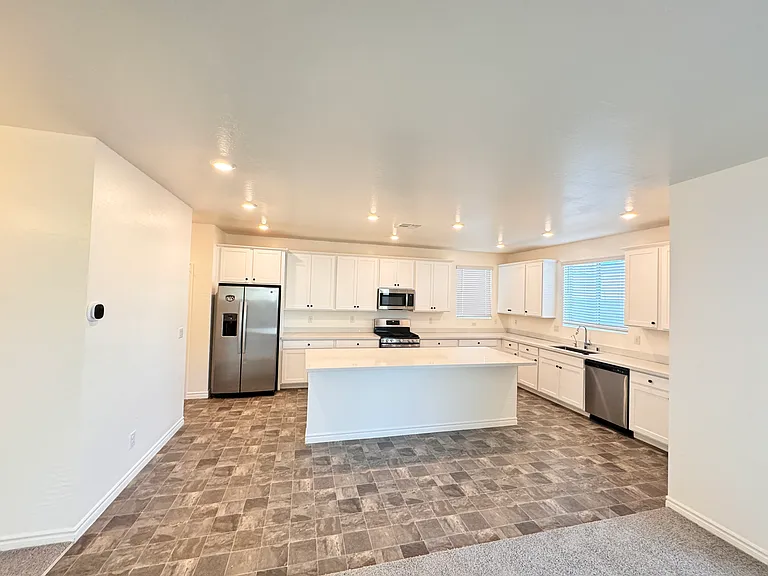 2711 Lindsey Springs St — Photo 6