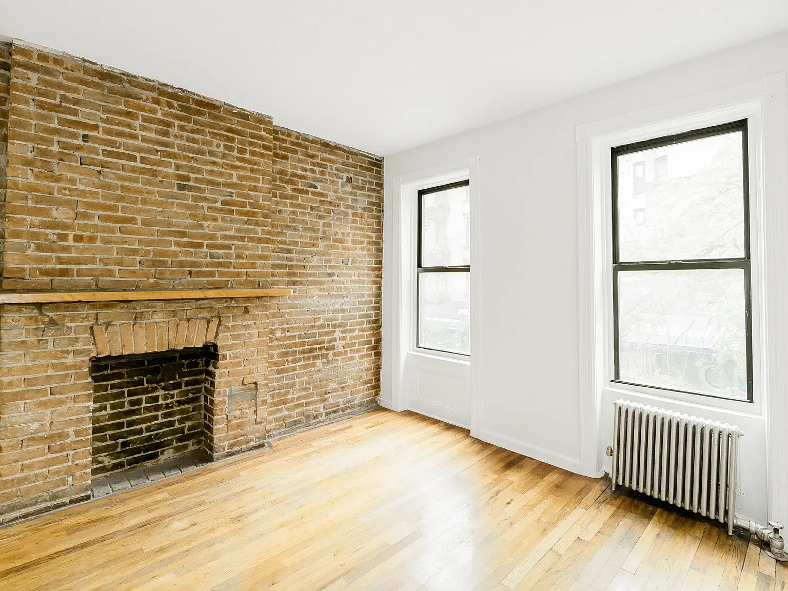 405 West 49th Street — Photo 2