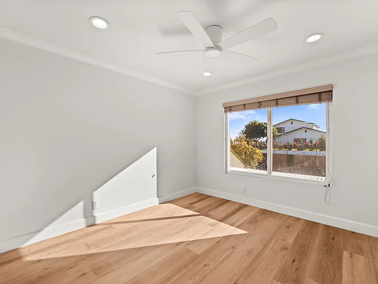 25392 Neptune Dr — Photo 35