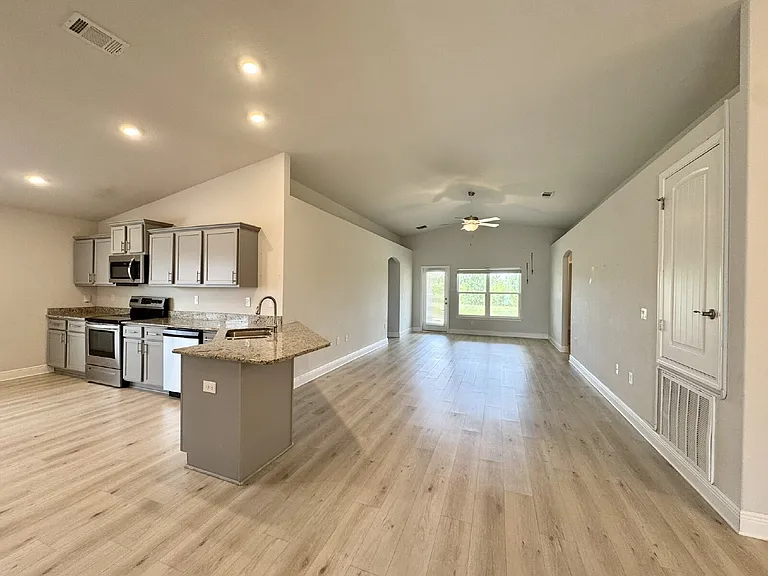 3851 Redbud Way — Photo 2
