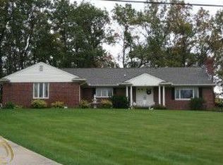 4791 Cove Rd, West Bloomfield, MI 48323