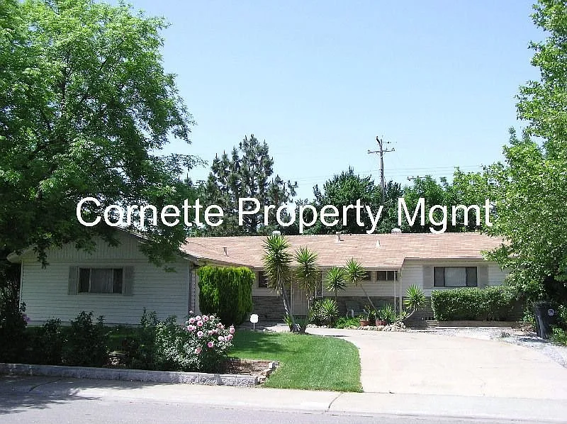 10841 Glenhaven Way photo 1