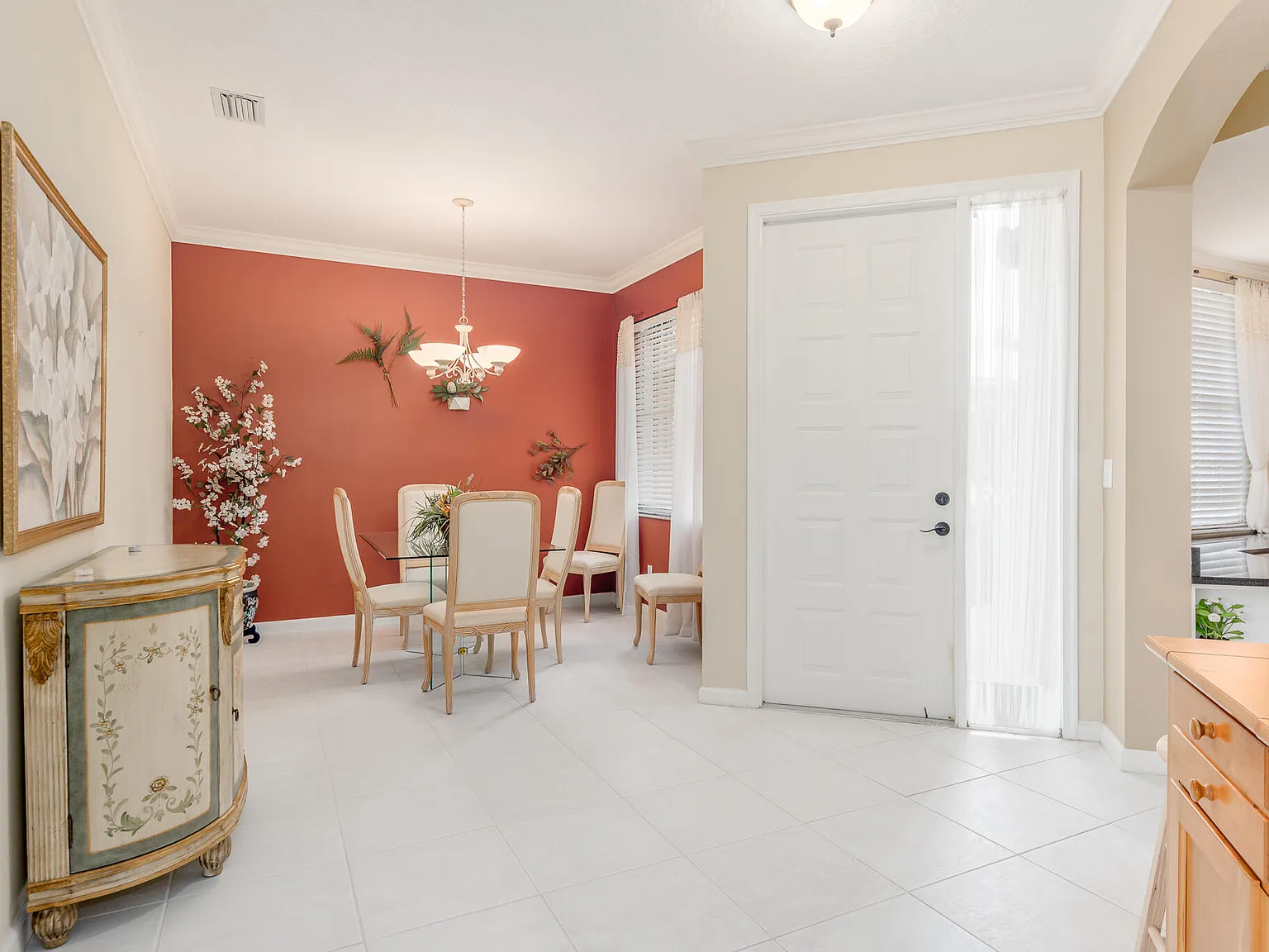 2 bed, 2.0 bath, 1669 sqft, $2,600 — Photo 2