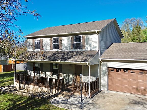 3rd image of 2920 Deerhaven Dr S