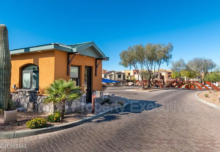 2442 E Emerald Moon Dr #1 — Photo 33