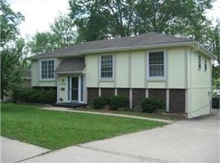 10006 Oakridge Dr, Overland Park, KS 66212