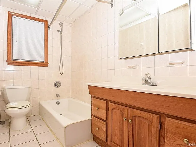 51 Thorman Ave #1L — Photo 7