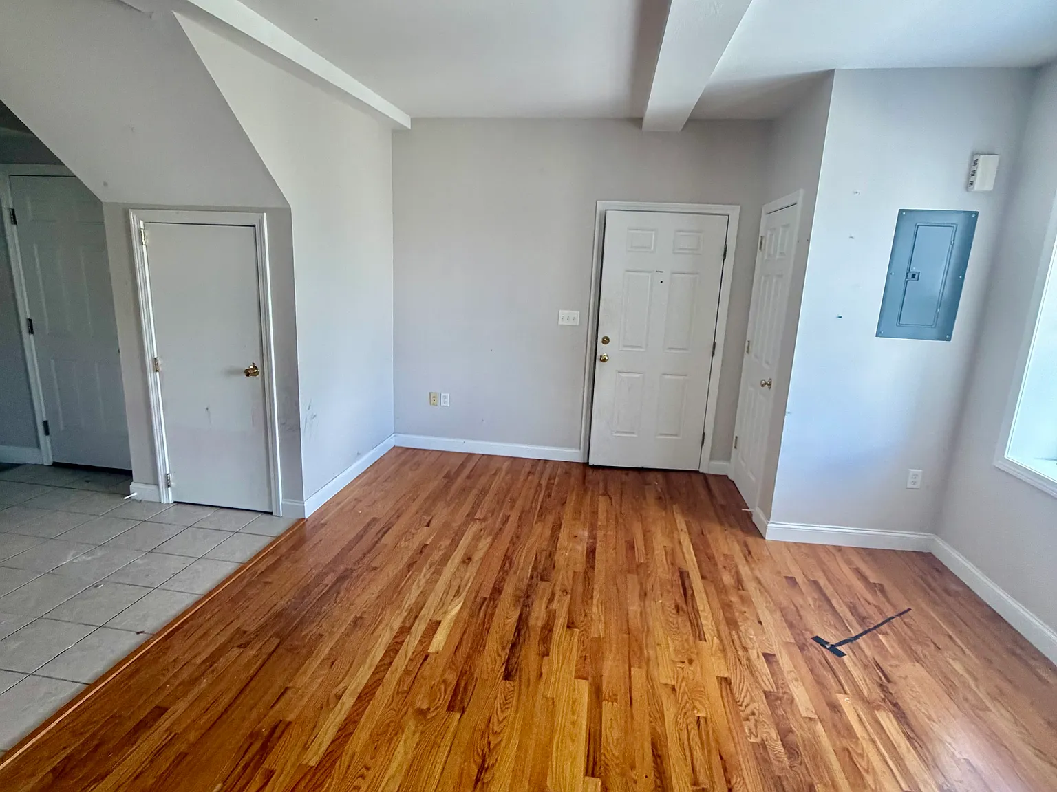 3 bed, 1350 sqft, $2,500 — Photo 2