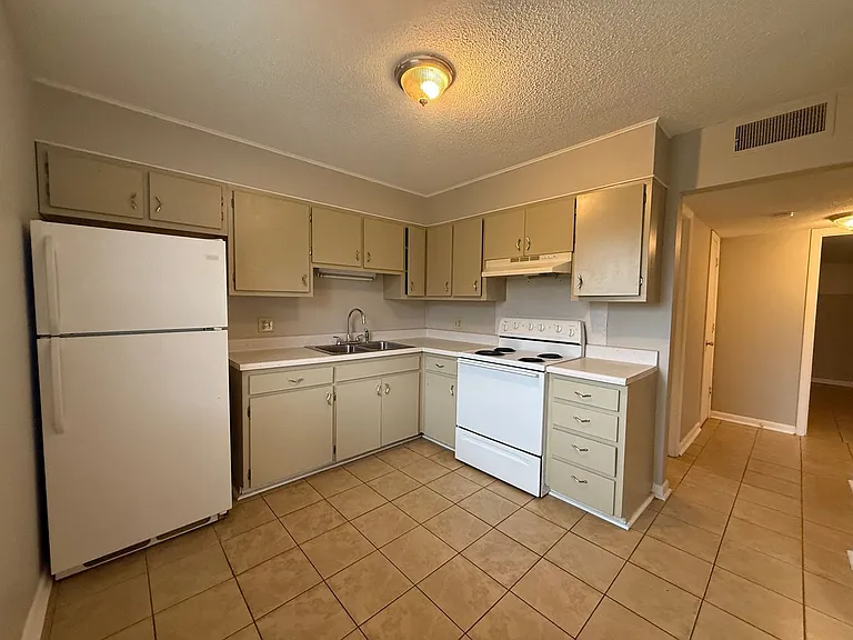 206 Pinecrest Dr — Photo 9