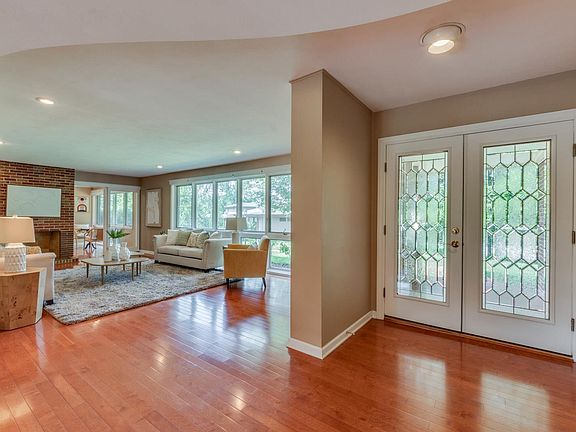 4th image of 127 Heatherwood Dr