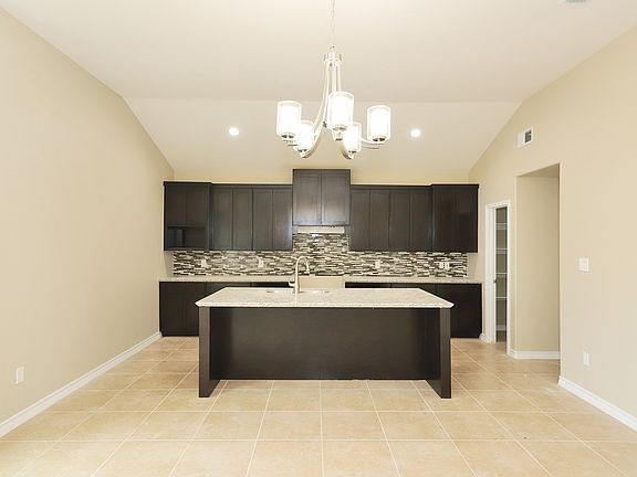 4th image of 6101 Vero Dr
