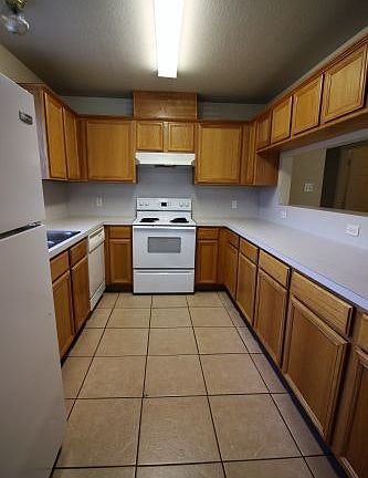 3rd image of 913 Sun Meadow St