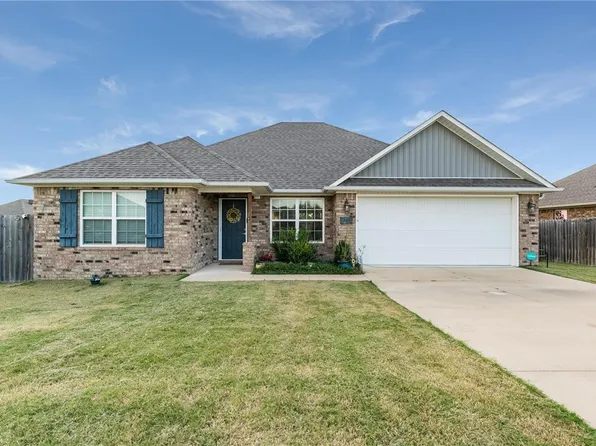 821 Brook St, Gentry, AR 72734