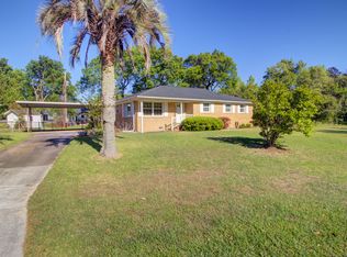 1084 Honeysuckle Ln, Charleston, SC 29412