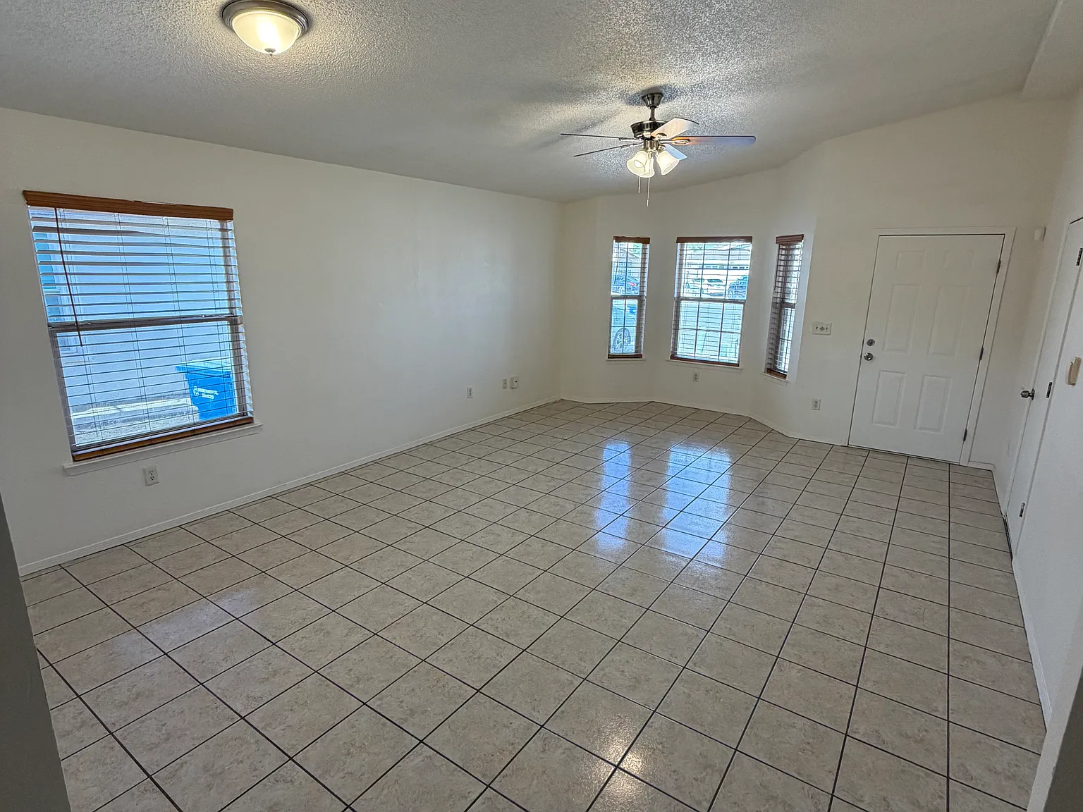 3 bed, 1086 sqft, $1,500 — Photo 3