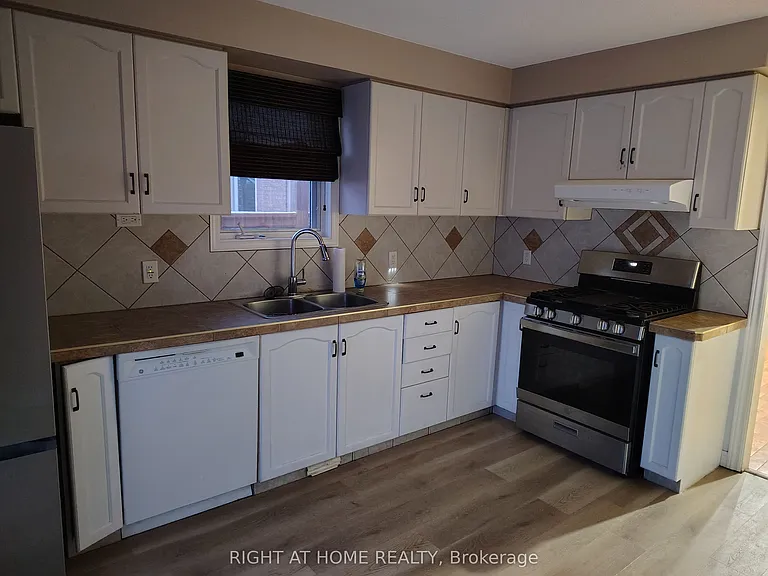 47 Jackson Ct W — Photo 12