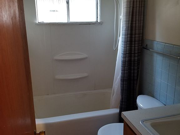 4th image of 46 S 104th East Ave