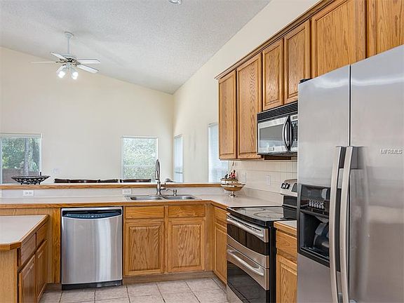 5th image of 191 Lynn St