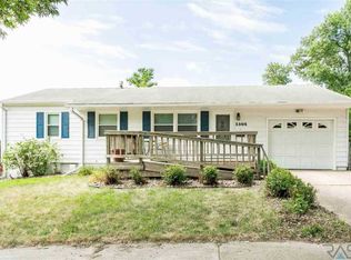 1305 S Point Dr, Sioux Falls, SD 57103